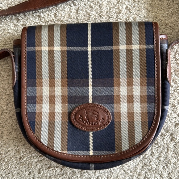 Burberry’s Small Crosshody Bag - Picture 3 of 14
